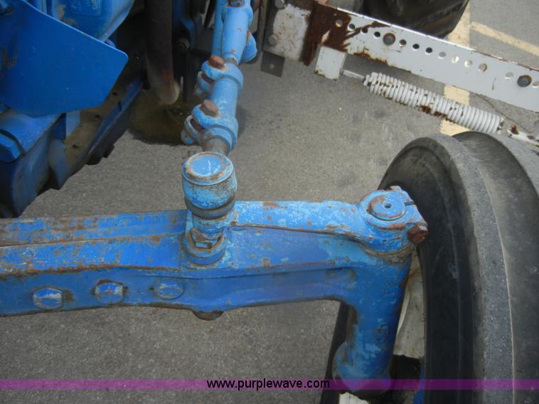 image for item D4552 1974 Ford 3000 tractor