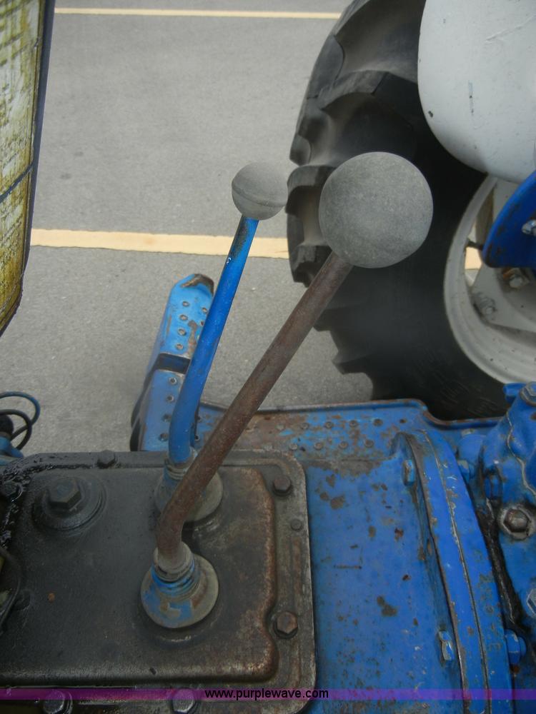 image for item D4552 1974 Ford 3000 tractor