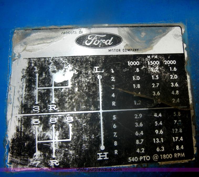 image for item D4552 1974 Ford 3000 tractor