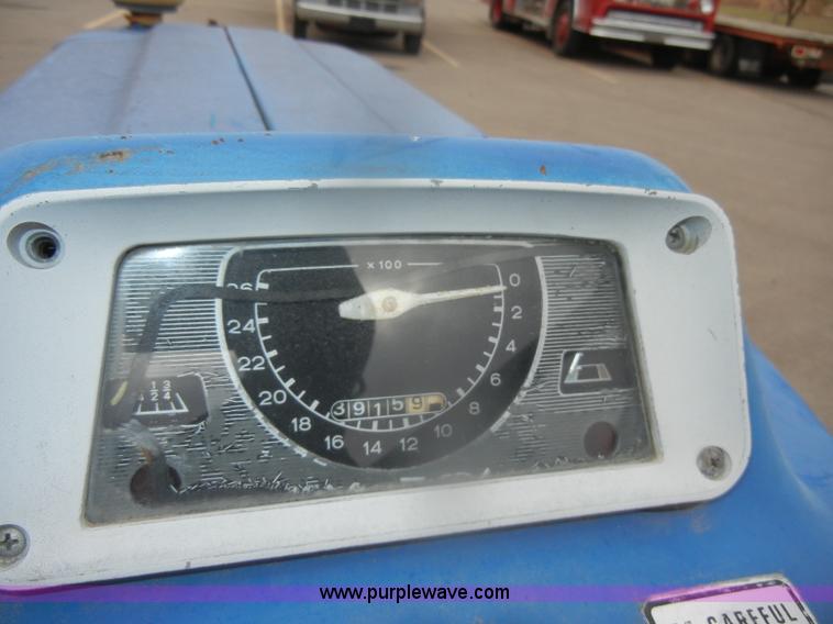image for item D4552 1974 Ford 3000 tractor