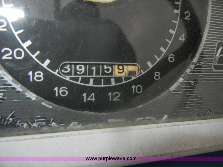 image for item D4552 1974 Ford 3000 tractor