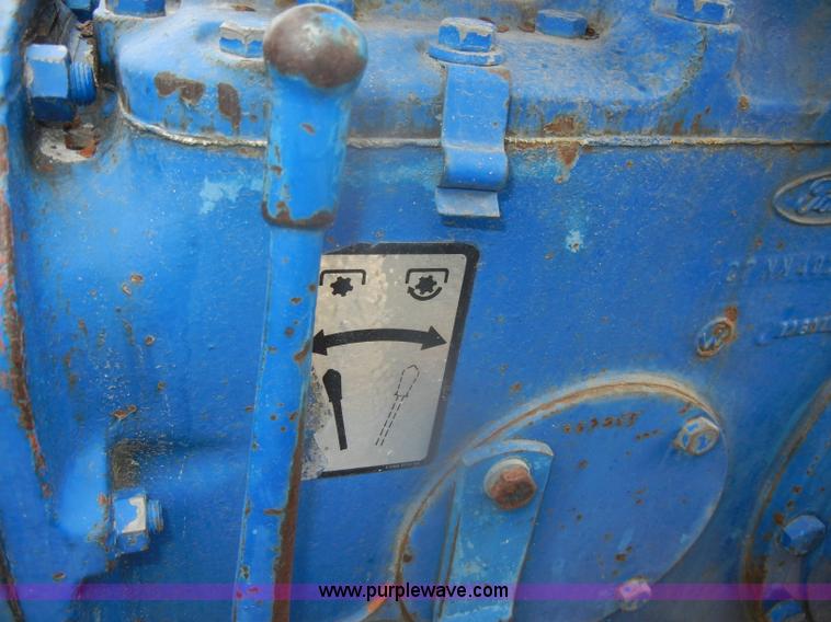 image for item D4552 1974 Ford 3000 tractor