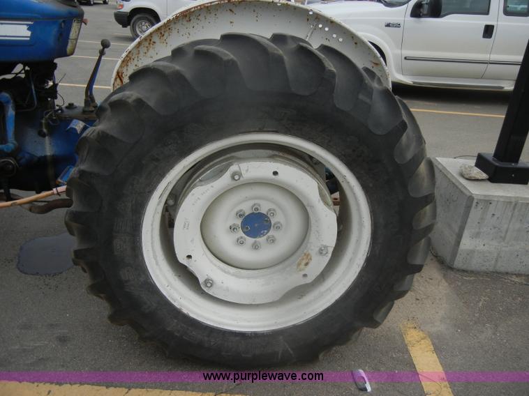 image for item D4552 1974 Ford 3000 tractor