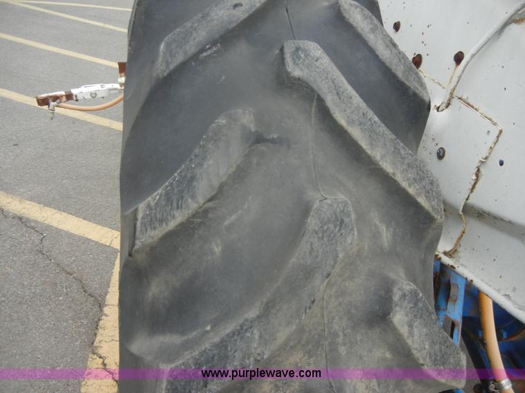 image for item D4552 1974 Ford 3000 tractor