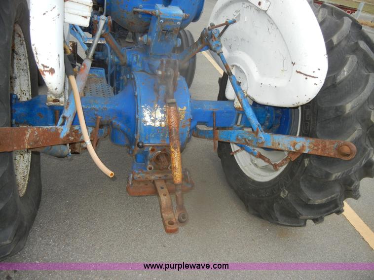 image for item D4552 1974 Ford 3000 tractor