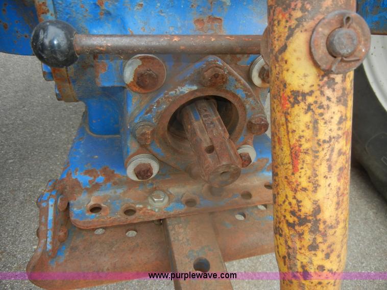 image for item D4552 1974 Ford 3000 tractor