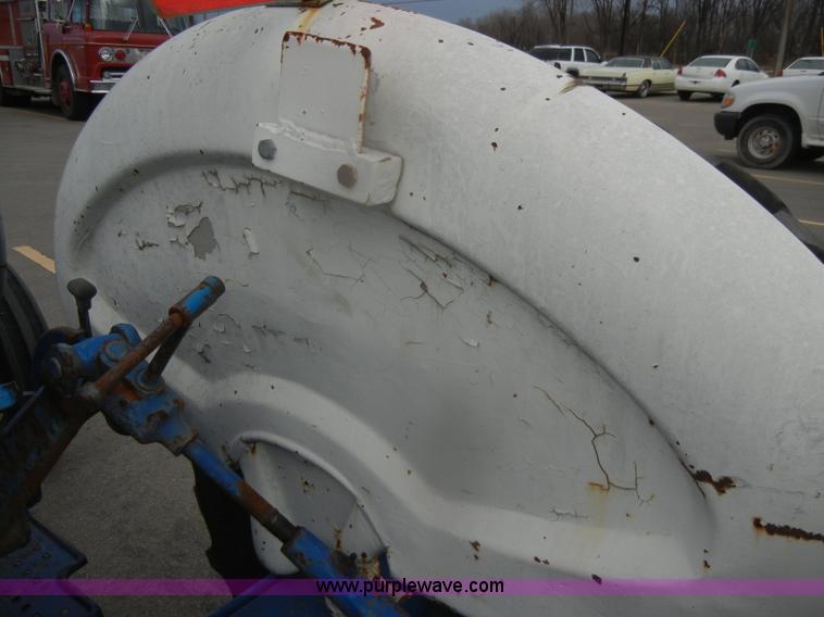 image for item D4552 1974 Ford 3000 tractor