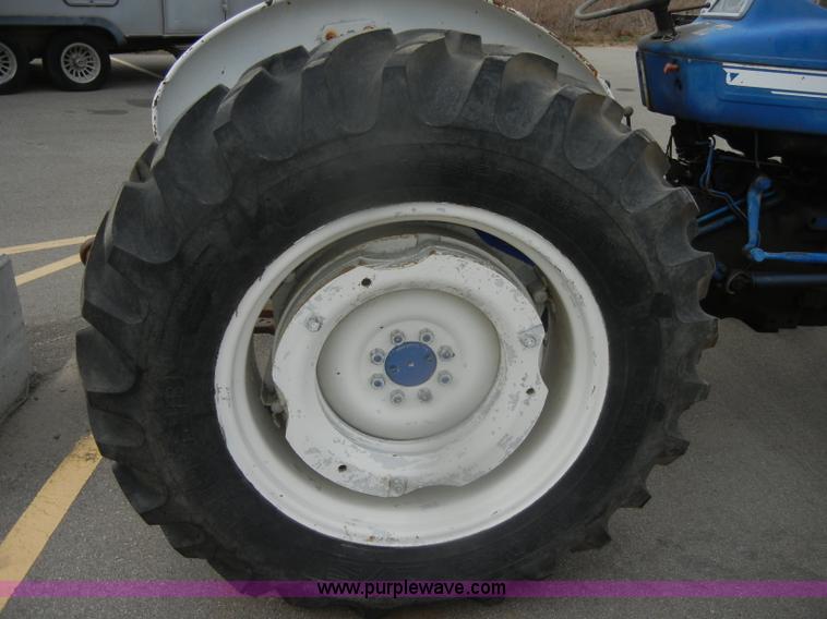 image for item D4552 1974 Ford 3000 tractor