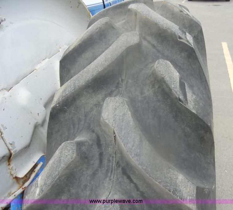 image for item D4552 1974 Ford 3000 tractor