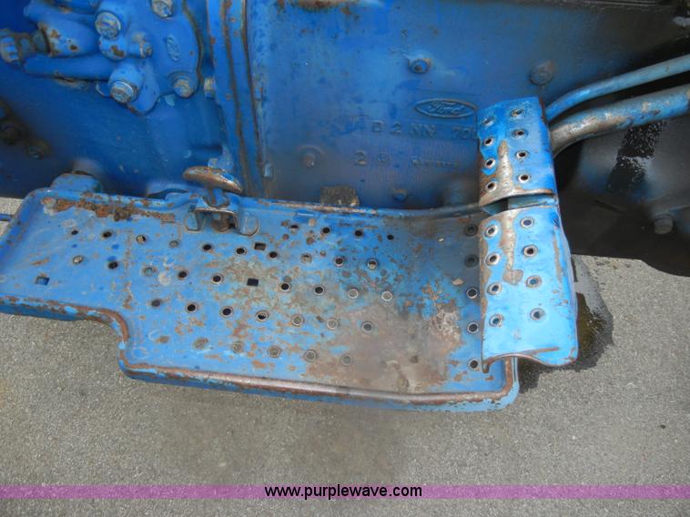 image for item D4552 1974 Ford 3000 tractor