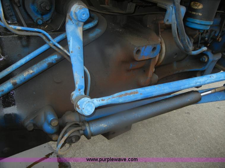 image for item D4552 1974 Ford 3000 tractor