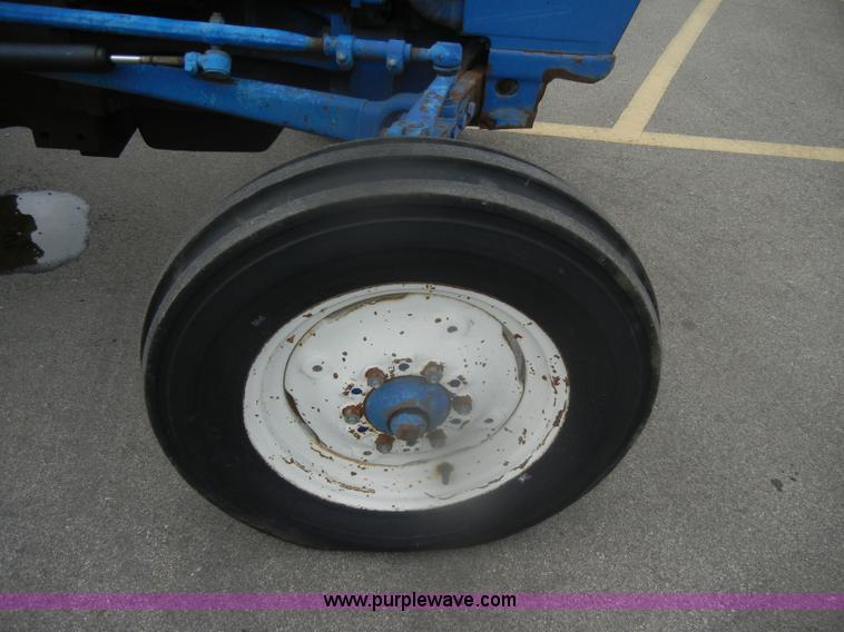image for item D4552 1974 Ford 3000 tractor