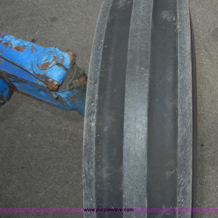 image for item D4552 1974 Ford 3000 tractor