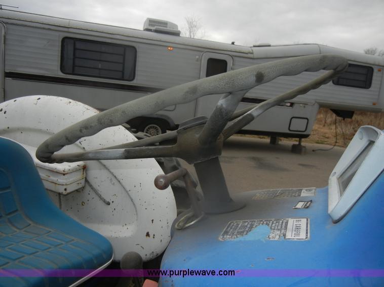 image for item D4552 1974 Ford 3000 tractor
