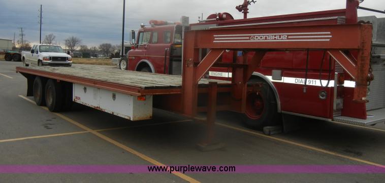 image for item D4553 1990 Donahue HF24T gooseneck tandem axle trailer