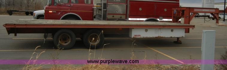 image for item D4553 1990 Donahue HF24T gooseneck tandem axle trailer