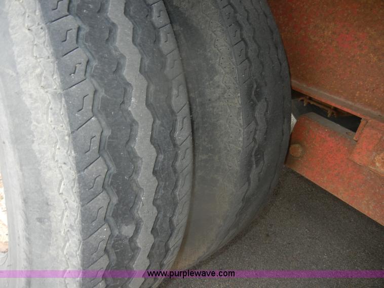 image for item D4553 1990 Donahue HF24T gooseneck tandem axle trailer