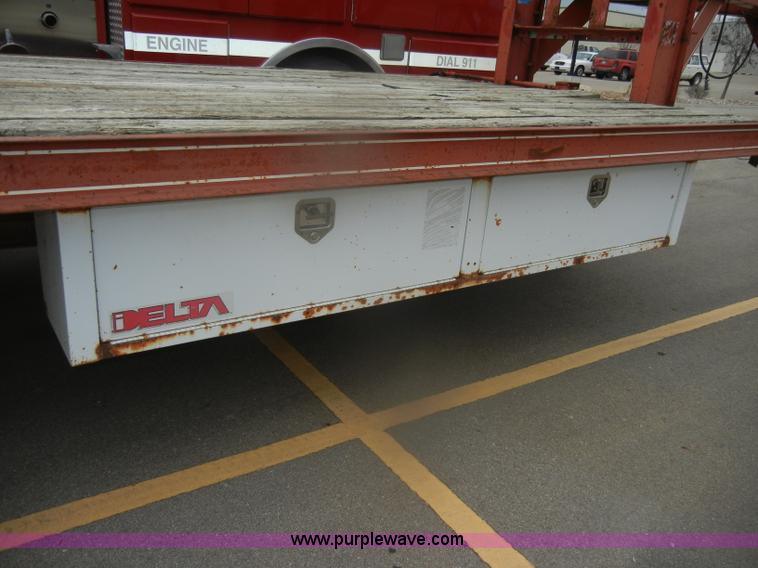 image for item D4553 1990 Donahue HF24T gooseneck tandem axle trailer