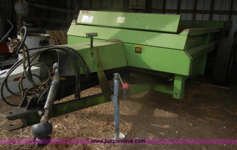 image for item D4676 John Deere 450 Hydra-Push manure spreader