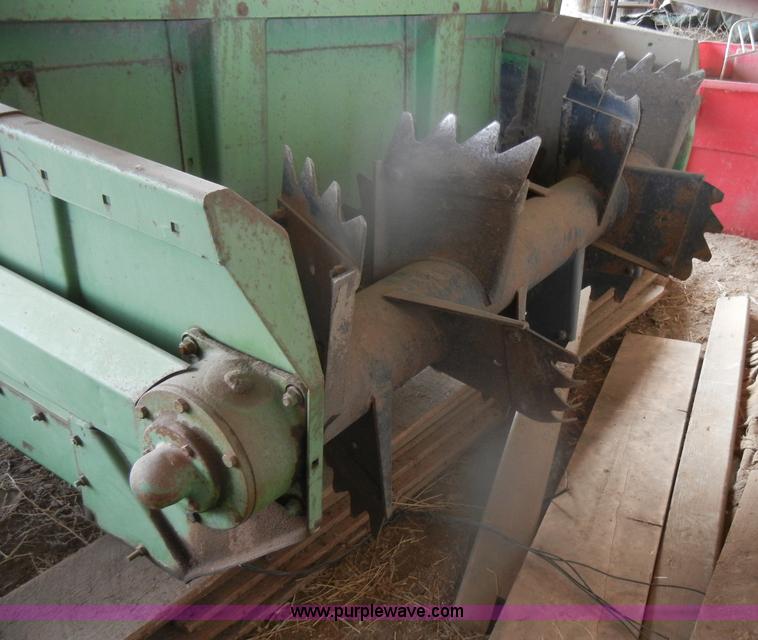 image for item D4676 John Deere 450 Hydra-Push manure spreader