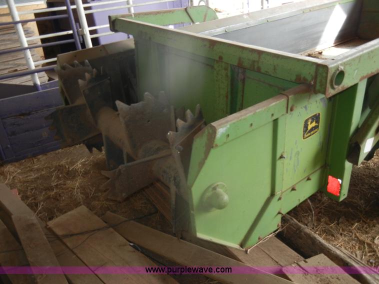 image for item D4676 John Deere 450 Hydra-Push manure spreader