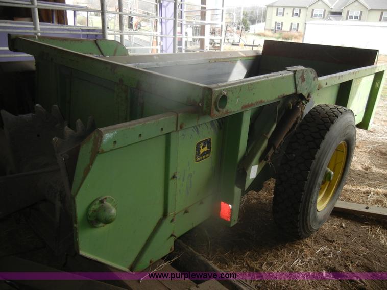 image for item D4676 John Deere 450 Hydra-Push manure spreader