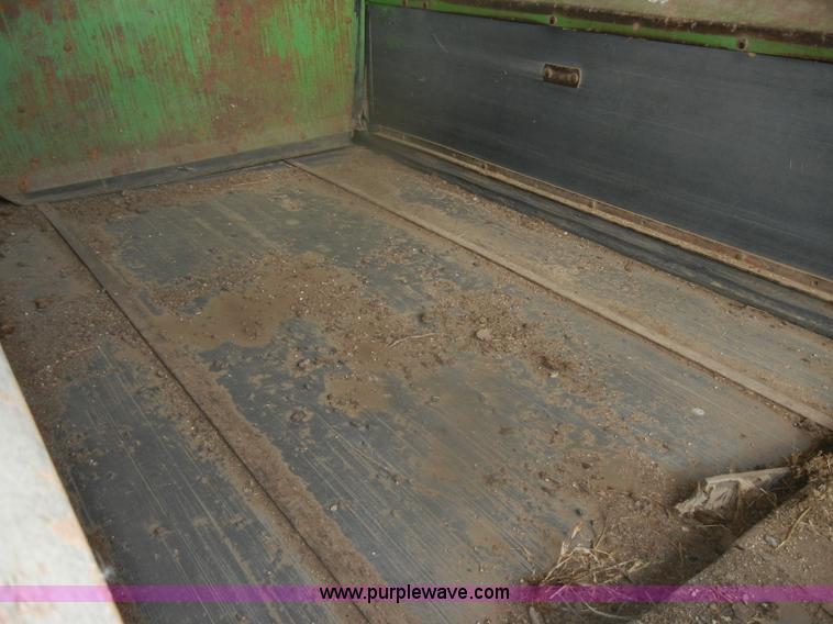 image for item D4676 John Deere 450 Hydra-Push manure spreader