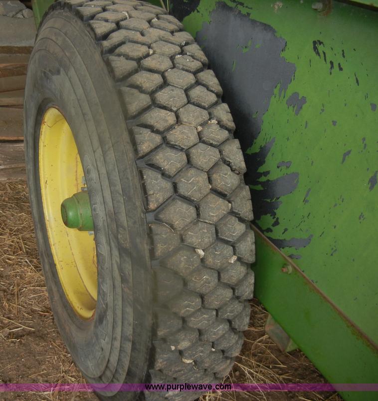 image for item D4676 John Deere 450 Hydra-Push manure spreader