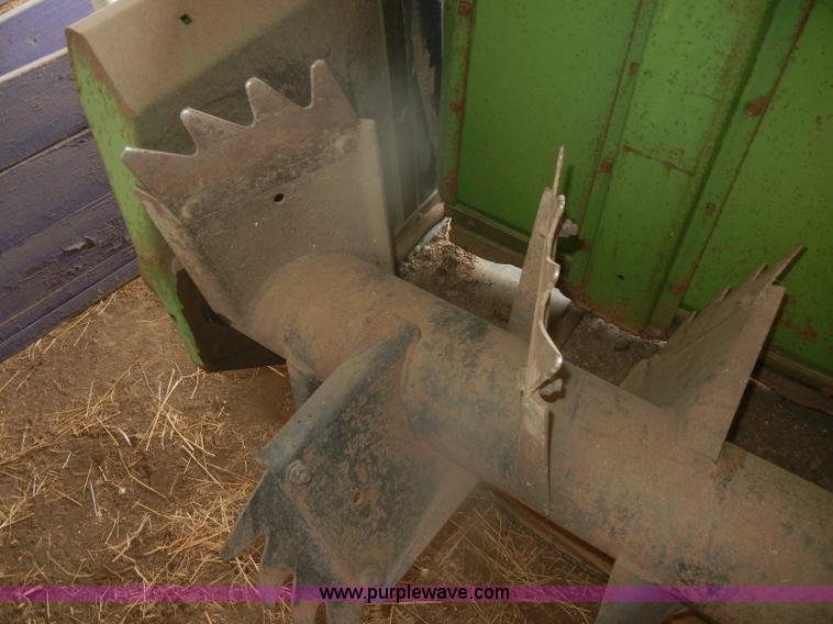 image for item D4676 John Deere 450 Hydra-Push manure spreader