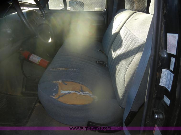 image for item D4686 1993 Ford F150 XL pickup truck