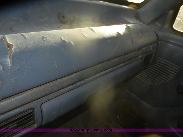 image for item D4686 1993 Ford F150 XL pickup truck