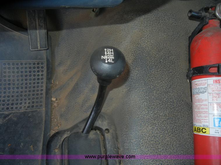 image for item D4686 1993 Ford F150 XL pickup truck