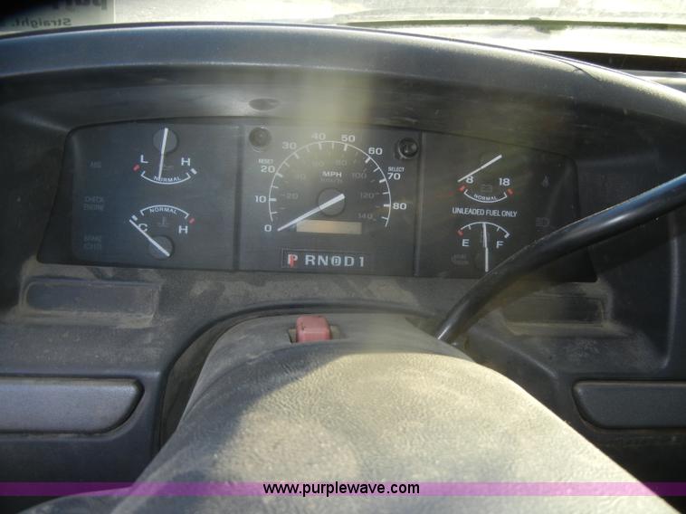 image for item D4686 1993 Ford F150 XL pickup truck