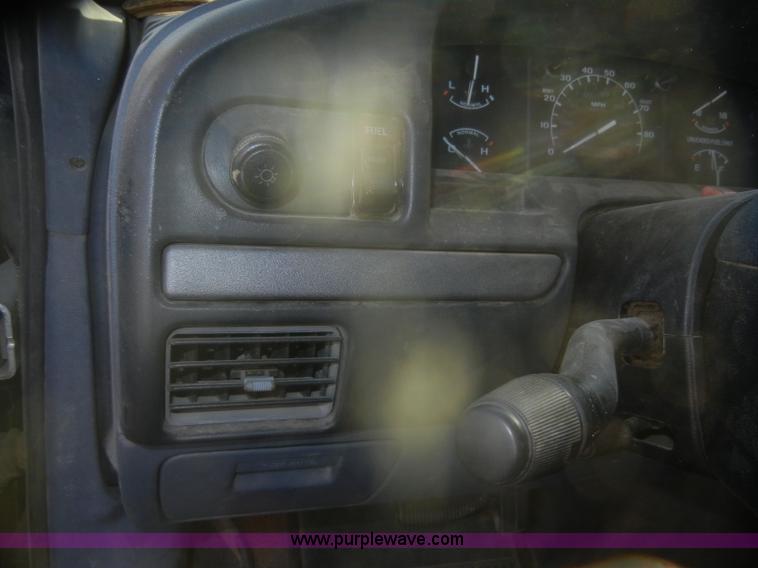 image for item D4686 1993 Ford F150 XL pickup truck