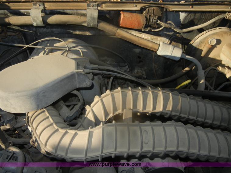 image for item D4686 1993 Ford F150 XL pickup truck