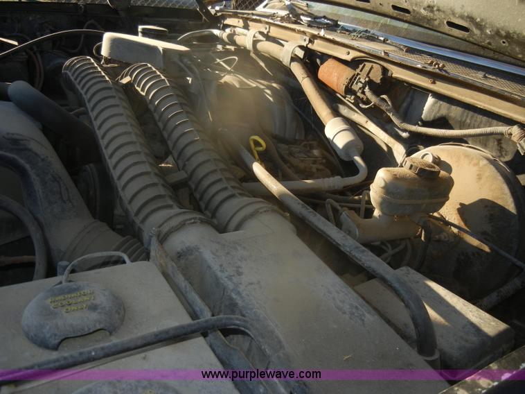 image for item D4686 1993 Ford F150 XL pickup truck