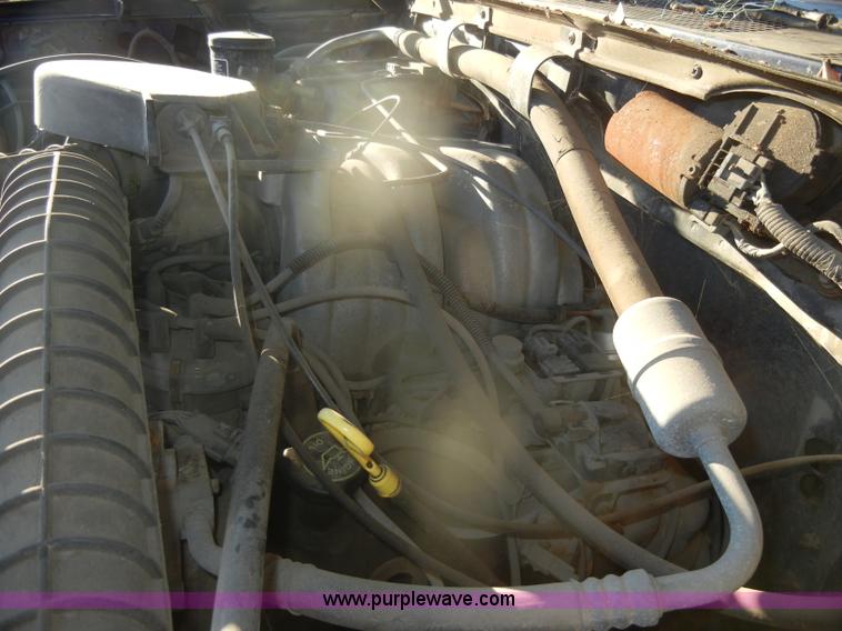 image for item D4686 1993 Ford F150 XL pickup truck