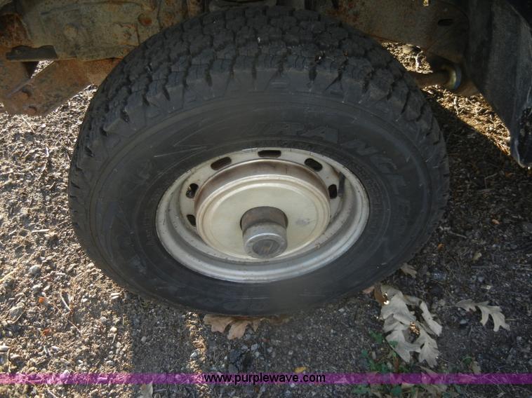 image for item D4686 1993 Ford F150 XL pickup truck