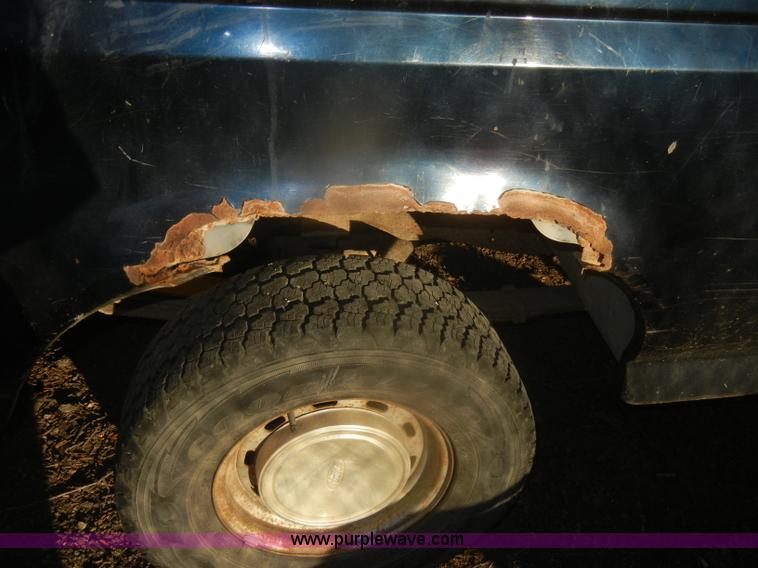 image for item D4686 1993 Ford F150 XL pickup truck