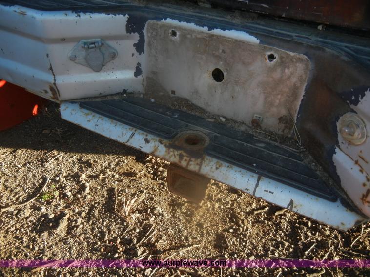 image for item D4686 1993 Ford F150 XL pickup truck