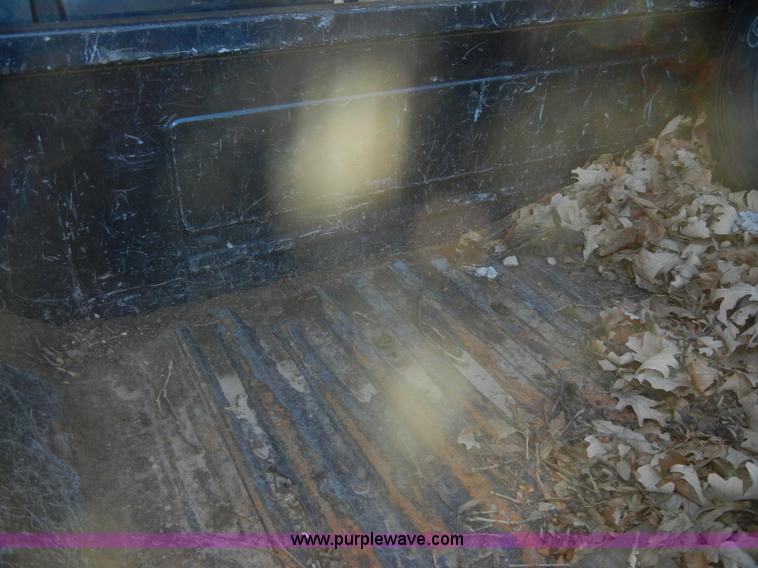 image for item D4686 1993 Ford F150 XL pickup truck