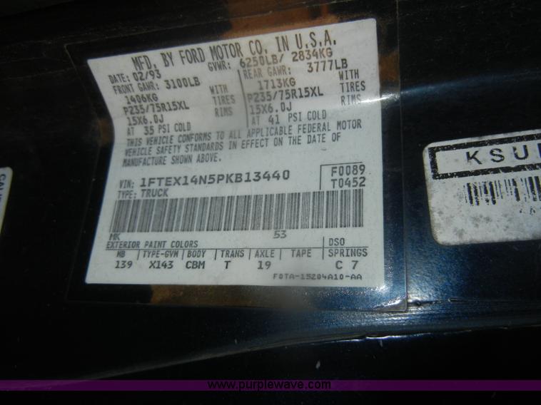 image for item D4686 1993 Ford F150 XL pickup truck