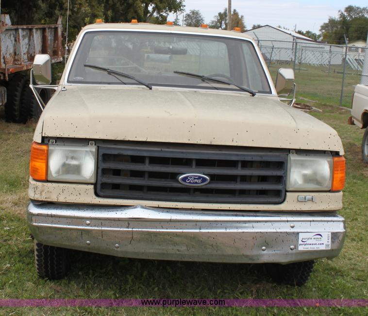 image for item E4221 1988 Ford F350 XL flatbed pickup truck
