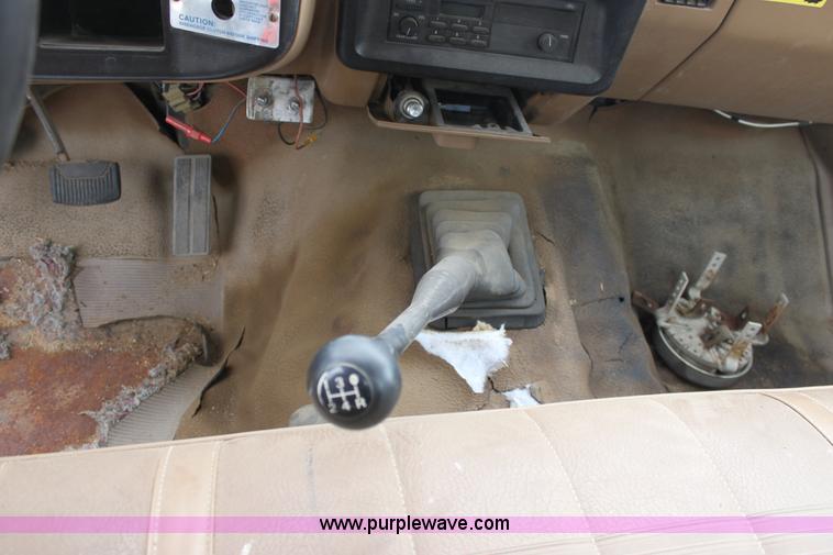 image for item E4221 1988 Ford F350 XL flatbed pickup truck