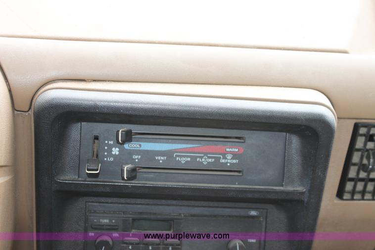 image for item E4221 1988 Ford F350 XL flatbed pickup truck