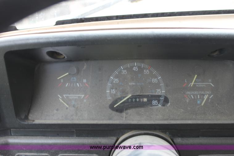 image for item E4221 1988 Ford F350 XL flatbed pickup truck