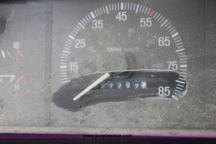 image for item E4221 1988 Ford F350 XL flatbed pickup truck