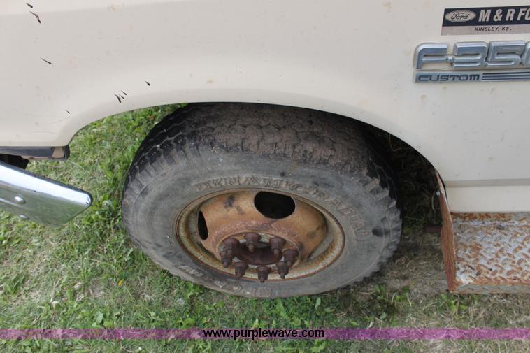 image for item E4221 1988 Ford F350 XL flatbed pickup truck