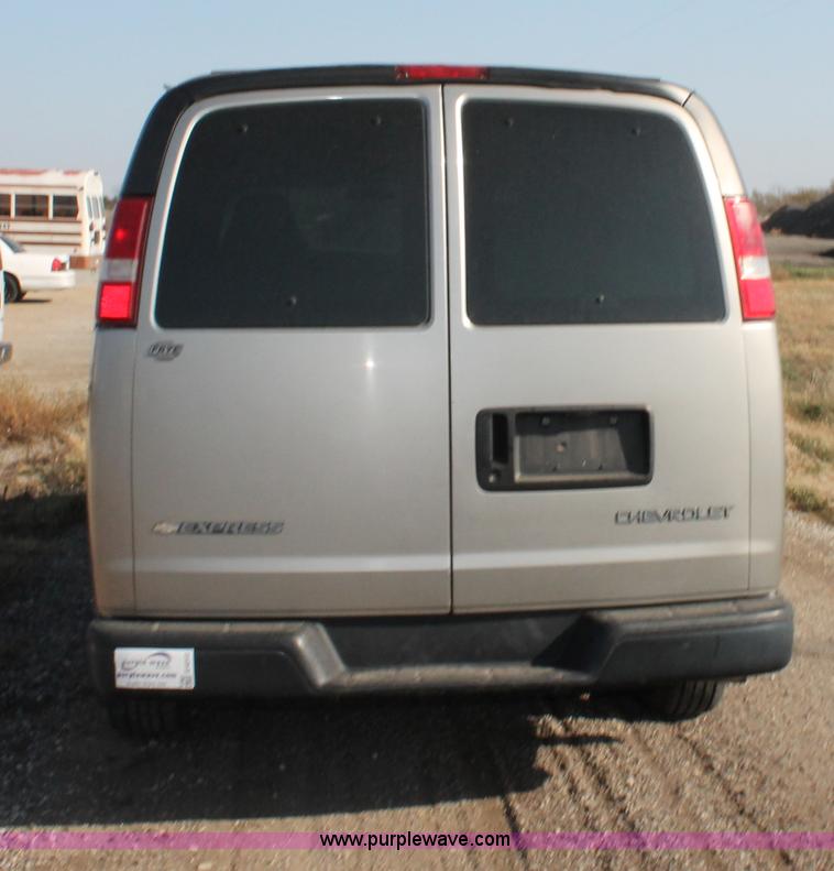 image for item E4312 2004 Chevrolet Express 1500 van