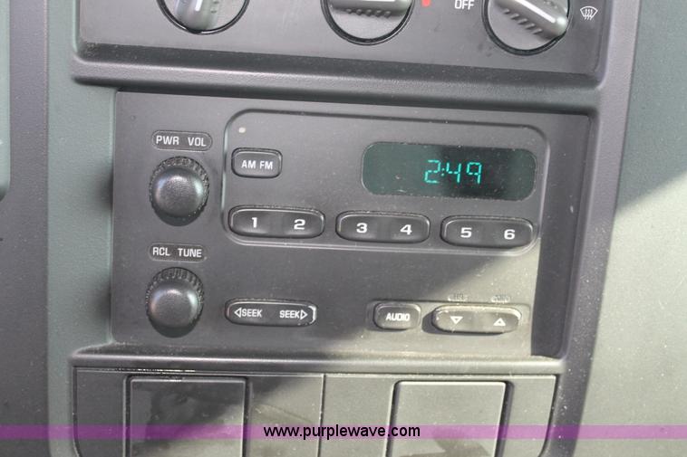 image for item E4312 2004 Chevrolet Express 1500 van